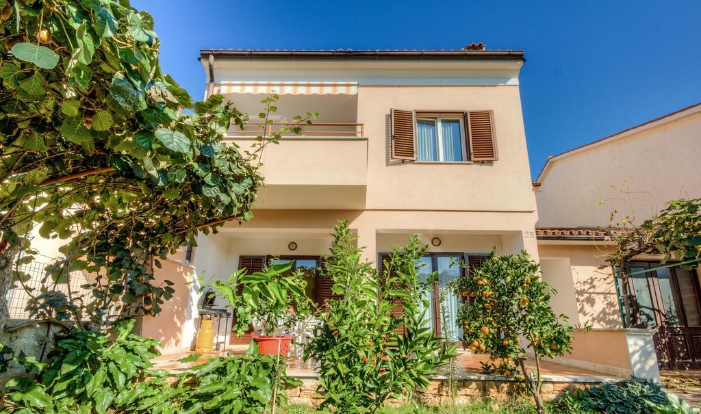 Apartment Delton Fažana Oda fotoğraf